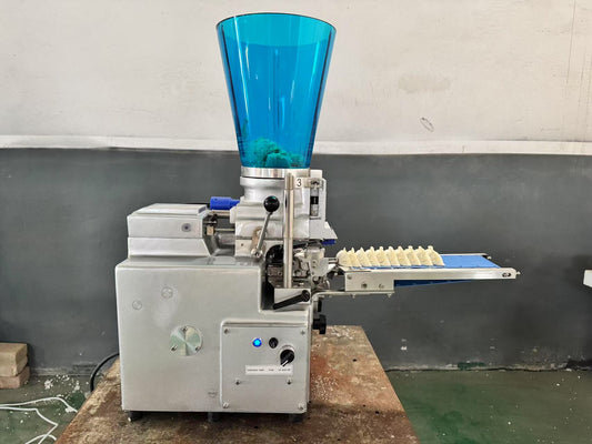 How to use a gyoza machine