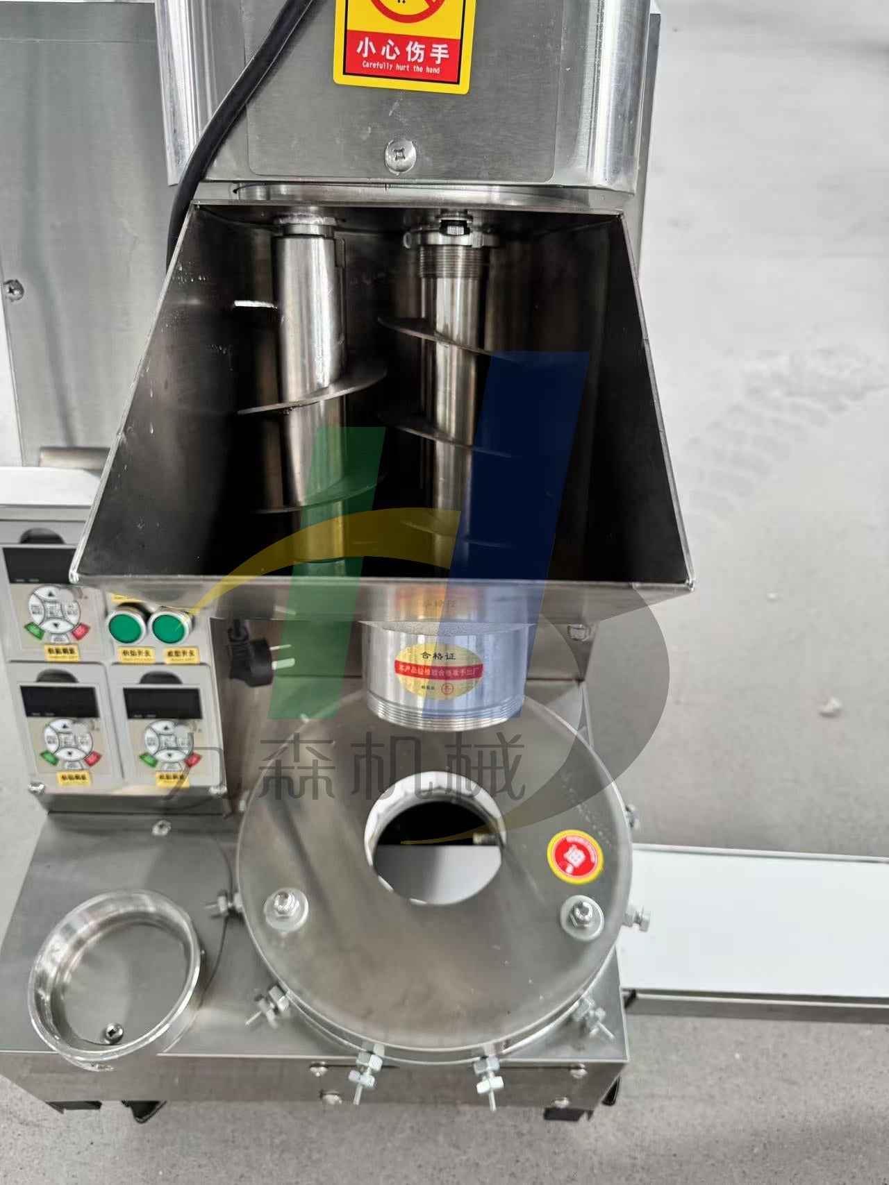 Tabletop Momo Machine