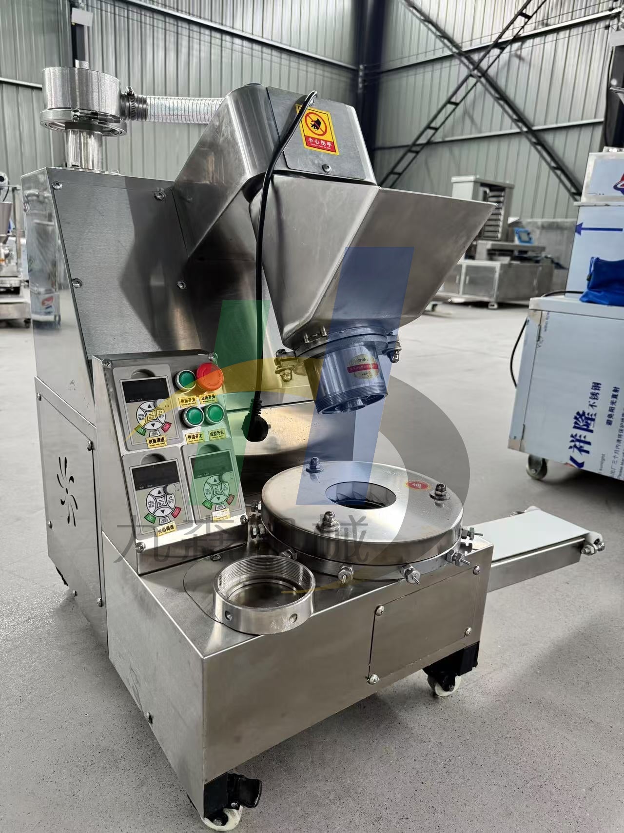 Tabletop Momo Machine